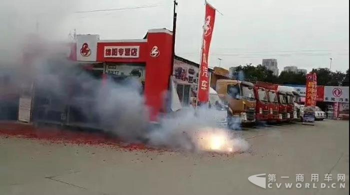 乘龍汽車早開工，祝大家狗年大發(fā)！3.jpg